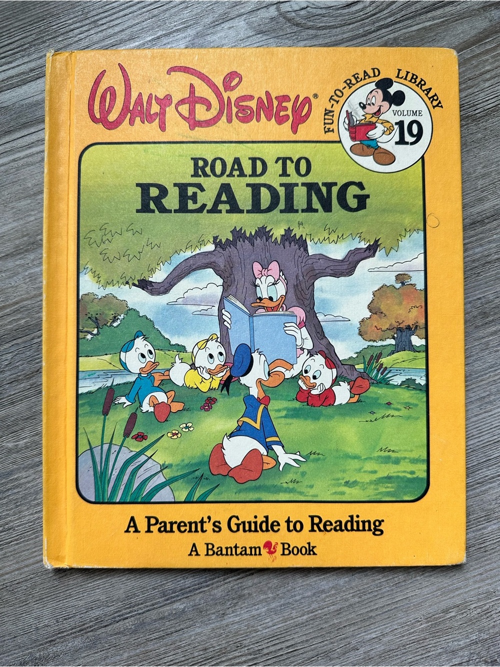 Walt Disney Fun-to-read book - Road to Reading Volume 19 vintage 1986